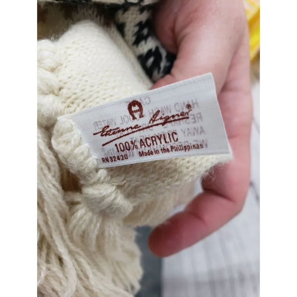Etienne Aigner Acrylic snowflake knit white scarf  ski winter warm vintage‎